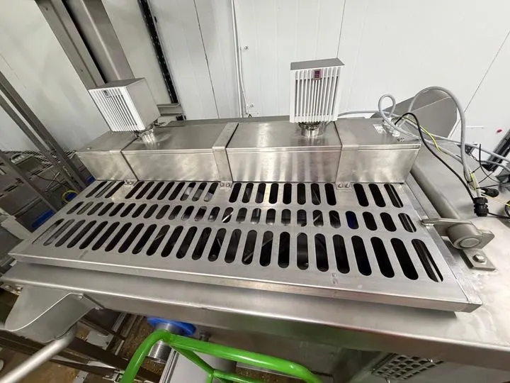 ULTRA Engineering — Pneumatic UV lid — mixing bowl