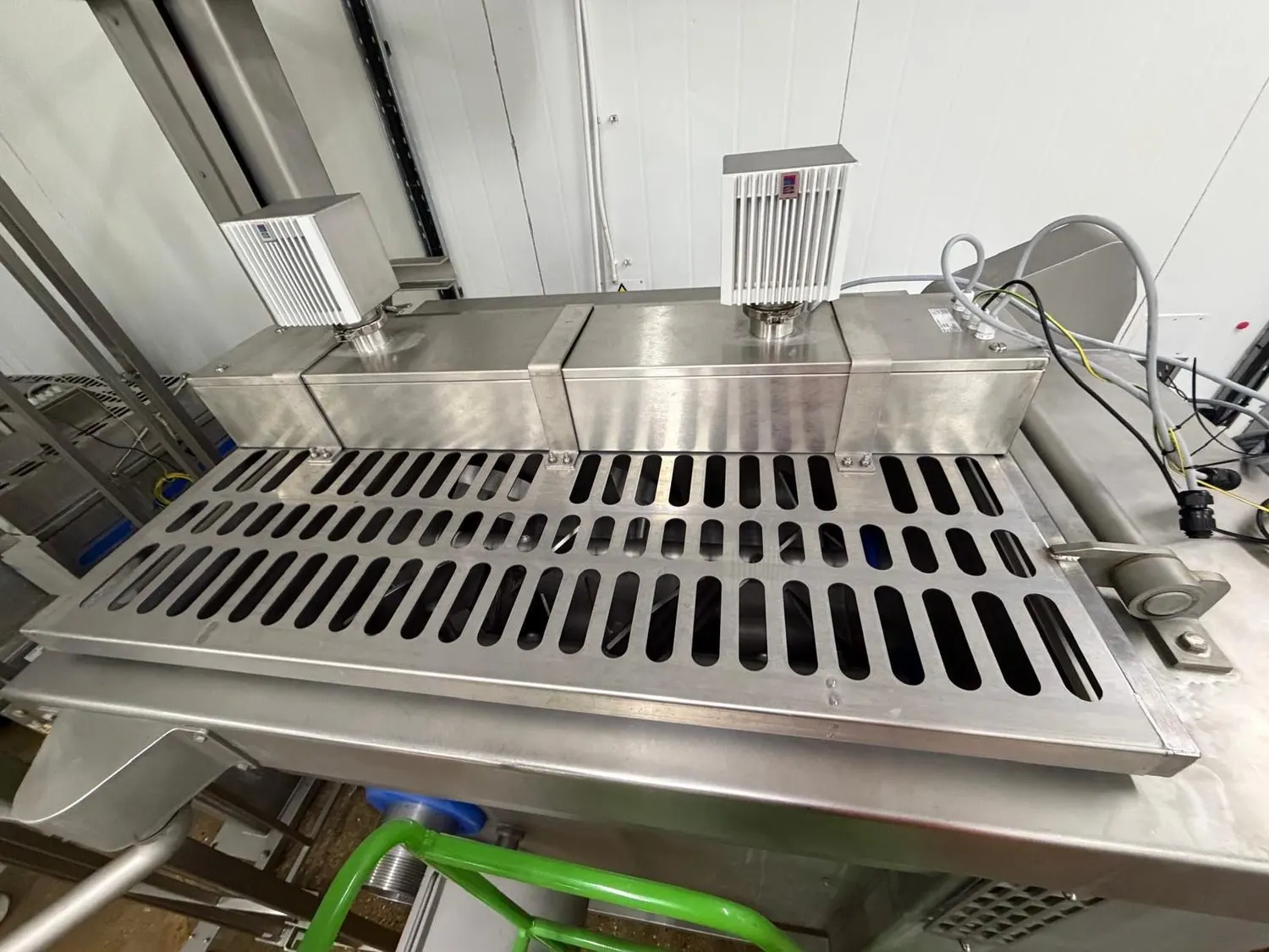 ULTRA Engineering — Pneumatic UV lid — mixing bowl
